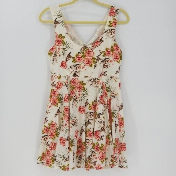 Urban Outfitters Dresses & Skirts - Urban Outfitters Kimchi Blue Floral Scoop Neck Fit & Flare Mini Dress Size Small